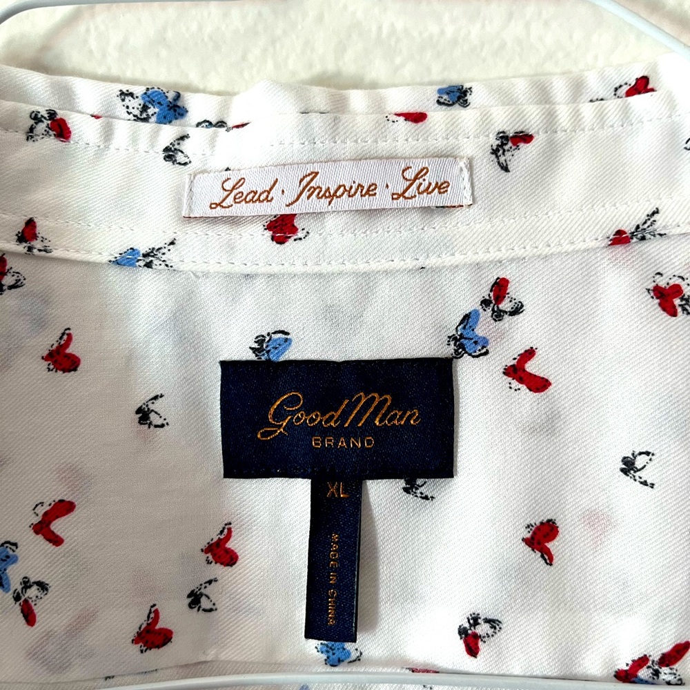 Men’s white short sleeve casual shirt, large and in good condition